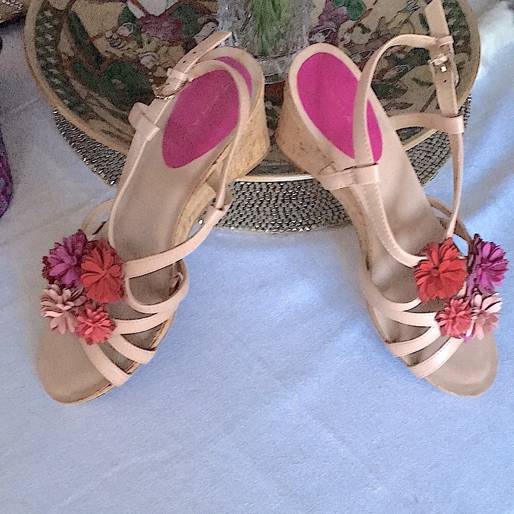 TAHARI Espadrilles 8.5 M Lt Tan Leather Ankle Straps wFlowers, NWOT,